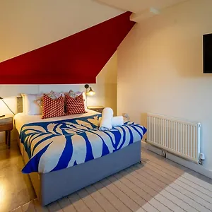 Getaway - Center - Free Parking Apartment